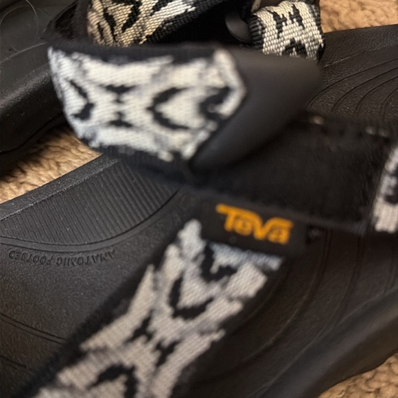 Teva Sandals black/ white sz 9 - Picture 6 of 7